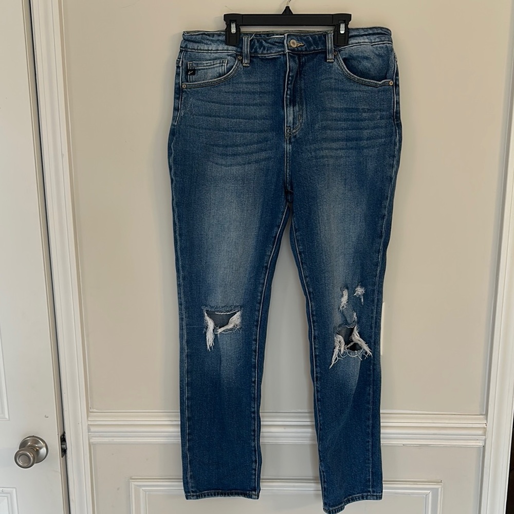KanCan Distressed Jeans women’s size 31 waist or 15 juniors